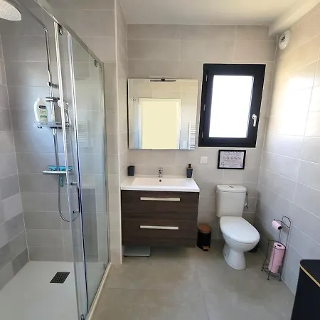 De Villepey, Near Beach, Swimming Pool Holiday home *