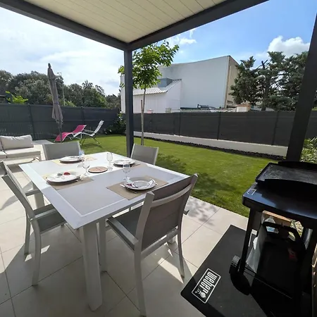 Hébergement de vacances De Villepey, Near Beach, Swimming Pool
